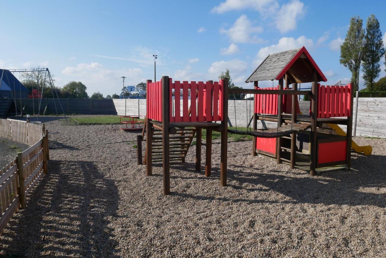 Camping Sainte Mere Eglise エクステリア 写真